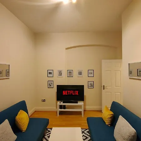 Newhall Street Apartman *